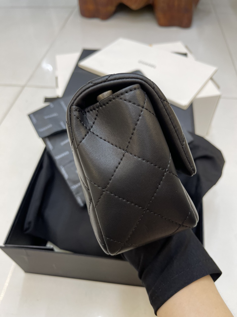 Túi xách Chanel Super  Khóa Vàng Nạm Ngọc Màu Đen Size 22cm